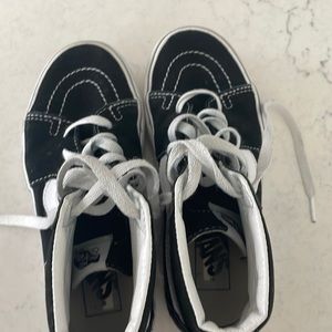 womens size 5.5, black and white vans